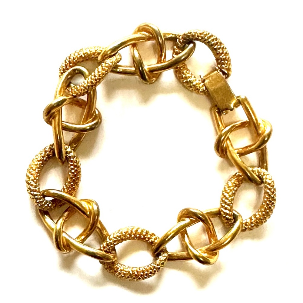 Elegant Gold Chain Bracelet